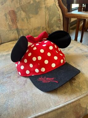 disneyland Minnie Mouse hat - red, black, and white